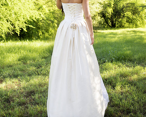 An elegent wedding dress